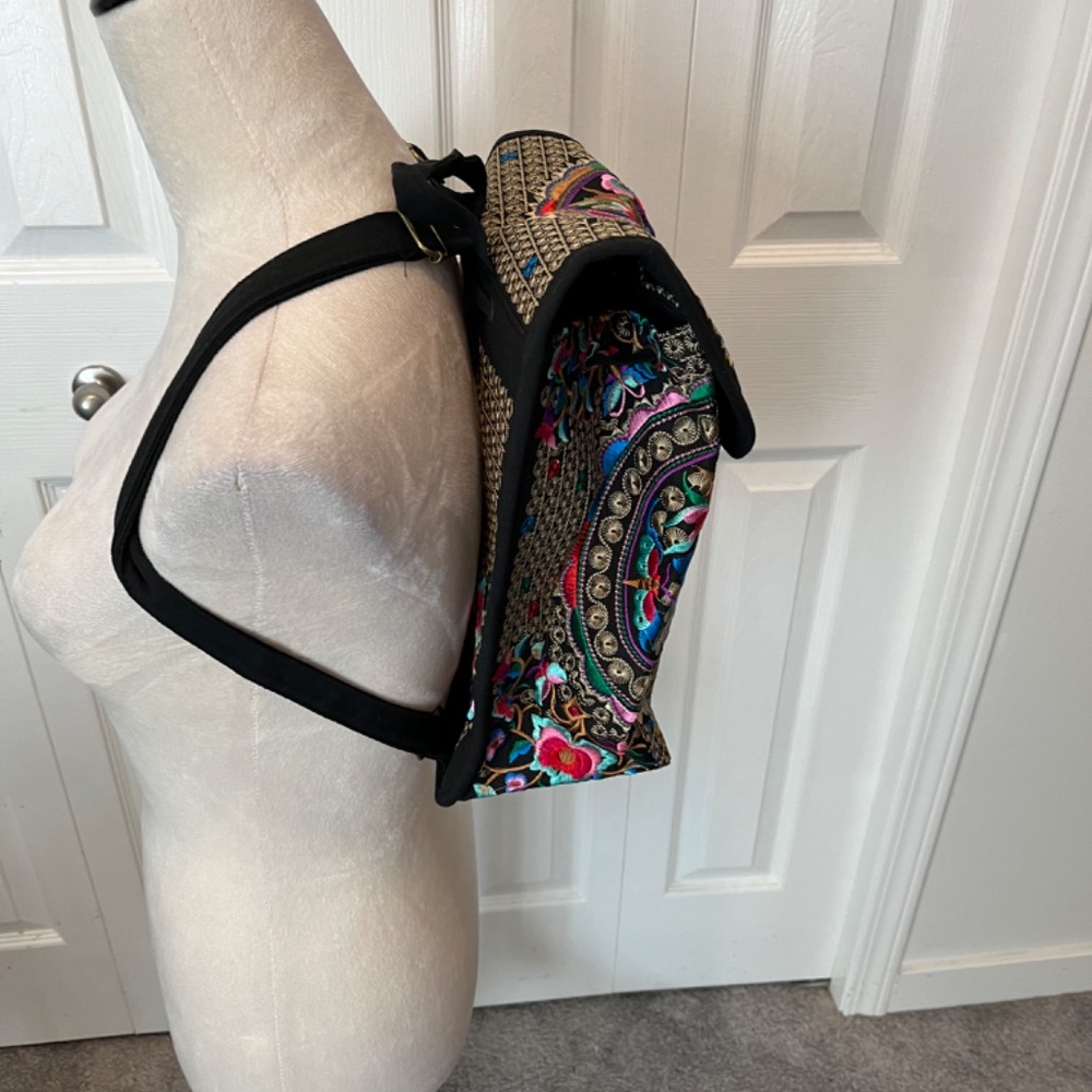 Embroidered back pack - Picture 4 of 9